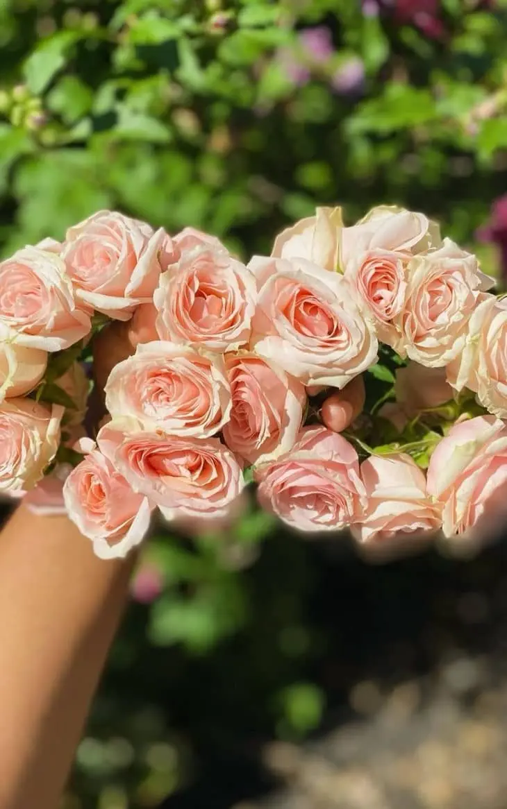 Fresh flower jewelry expert creating traditional South Asian bridal accessories with jasmine and rose flowers
